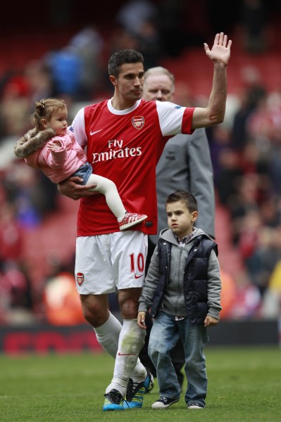 中超国内球员限薪500万元 俱乐部签“阴阳合同”将降级