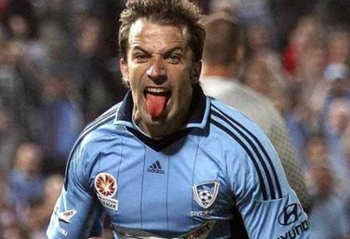 西甲为约20名待业的教练举办了专题培训：塞蒂恩、莫雷诺在列（西甲面向约20名待业教练开设专题培训，塞蒂恩、莫雷诺名列其中）