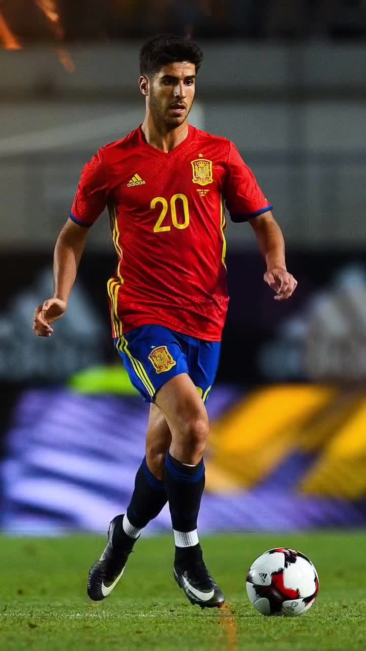 皇马信任18岁天才马斯坦托诺，罗马诺盛赞其未来潜力（18岁新星马斯坦托诺获皇马信赖，罗马诺称其潜力无限）