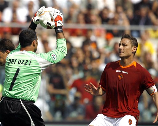 足球世界杯裁判否认偏袒传闻（足球世界杯裁判驳斥偏袒质疑）