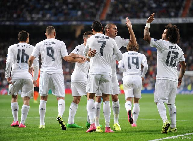 挪威后卫：中场休息时哈兰德让我们多传中，最后奏效了