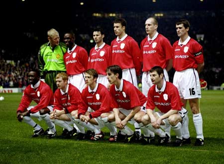 特朗普获国际足联首届和平奖，美国队实力最强，称梅西与C罗相当，展现其对足球的热爱与支持。