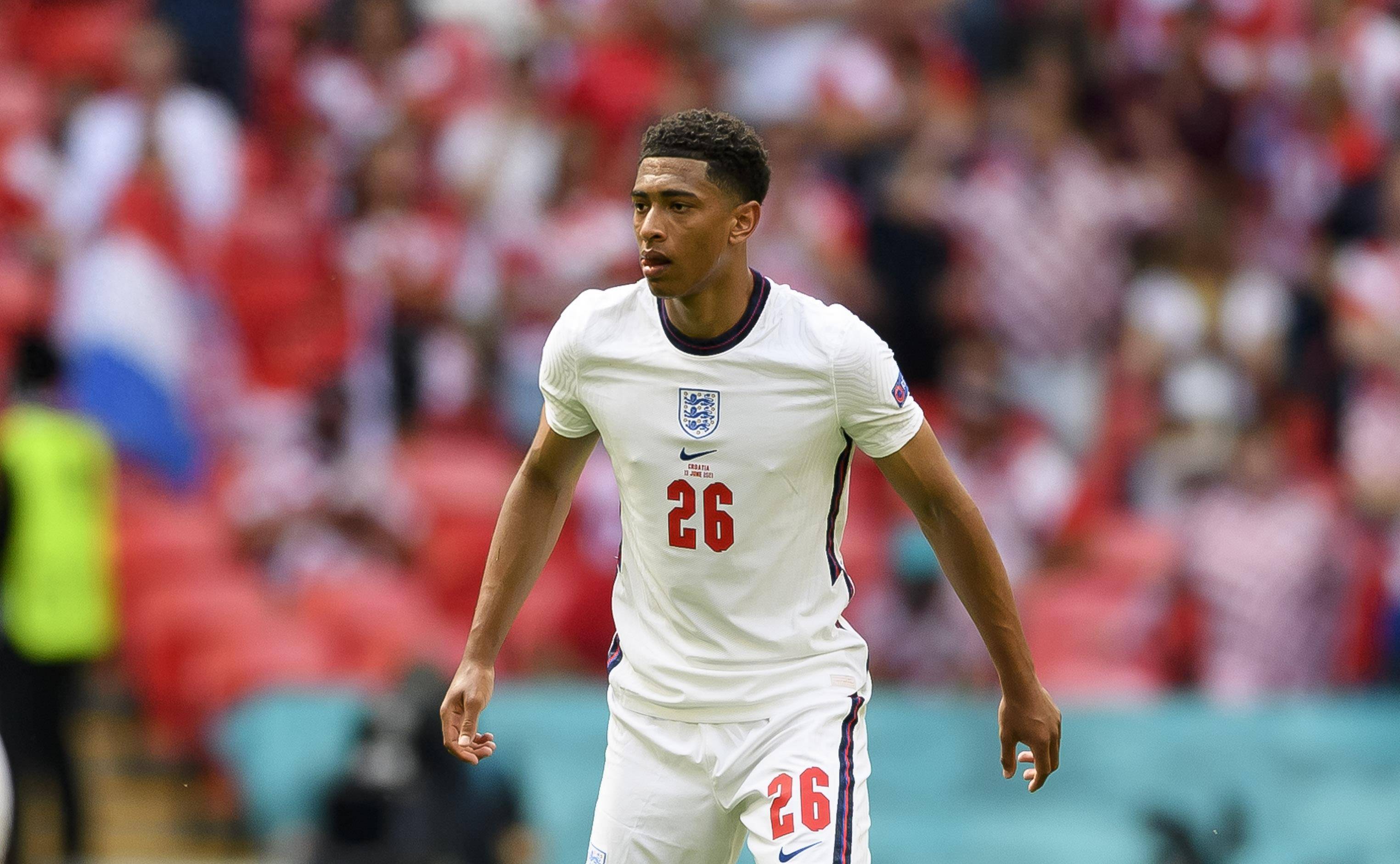 想让B费离队？跟队：曼联坚称已明确他是球队未来计划的核心（辟谣B费离队传闻：曼联重申他是未来建队核心）